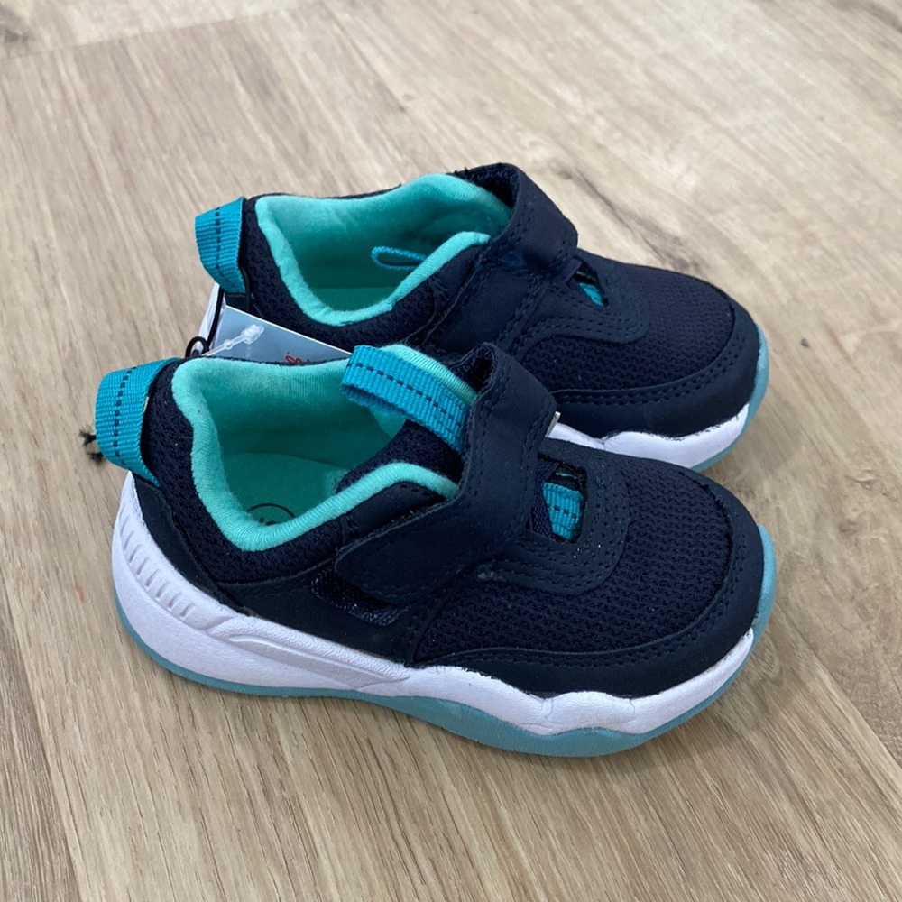 NEW Kids Cat & Jack Bowie Sneakers